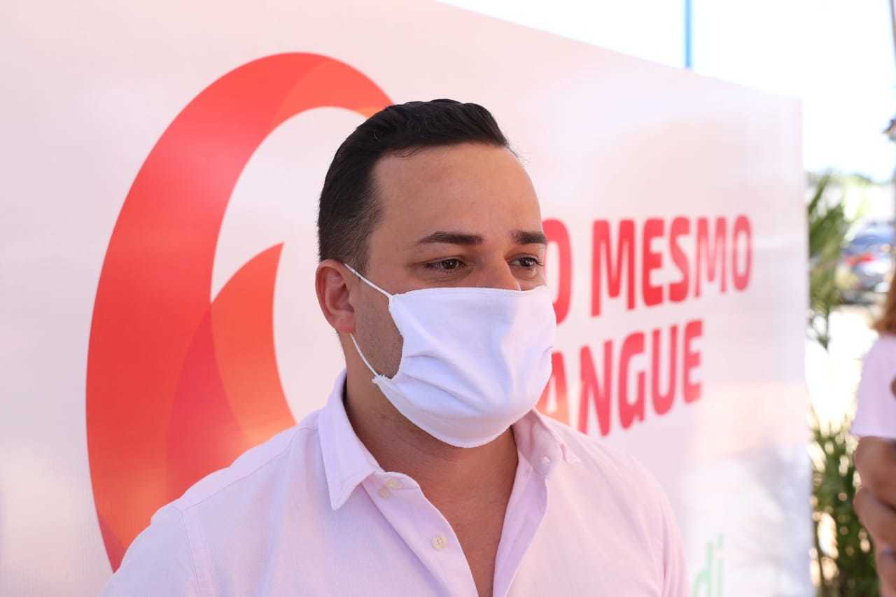 Max Freitas diz que depois de pintada de vermelho, todas as arars serão revitalizadas (Foto: Paulo Francis)