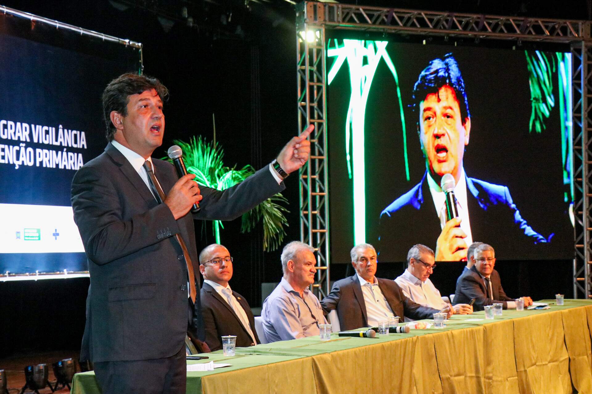 No dia 17 de fevereiro, o então ministro Luiz Henrique Mandetta participa de evento em Campo Grande. (Foto: Henrique Kawaminami)