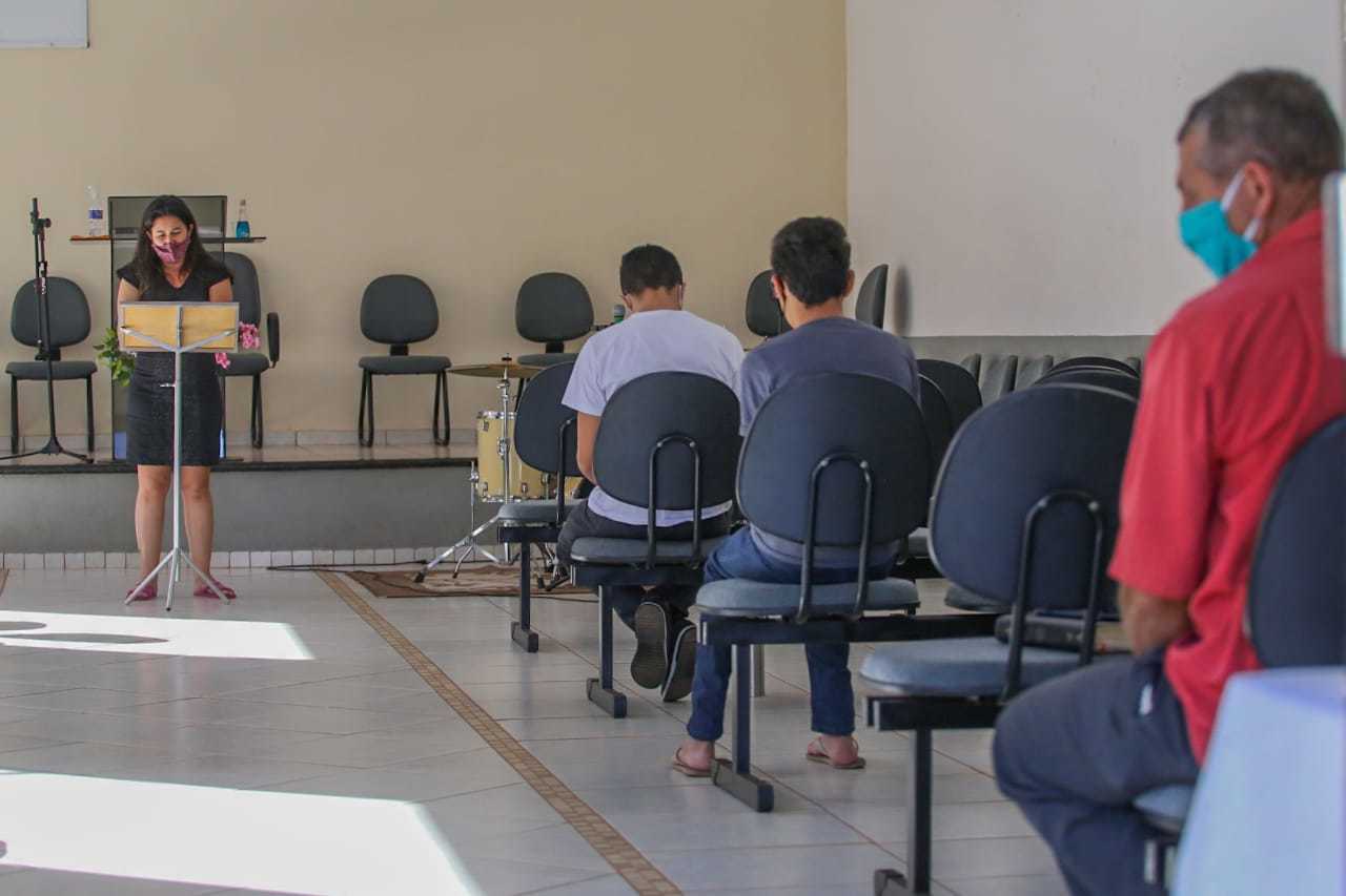 Culto vazio na igreja Evangélica El Shaddai na Avenida Mato Grosso em Campo Grande (Foto: Marcos Maluf)
