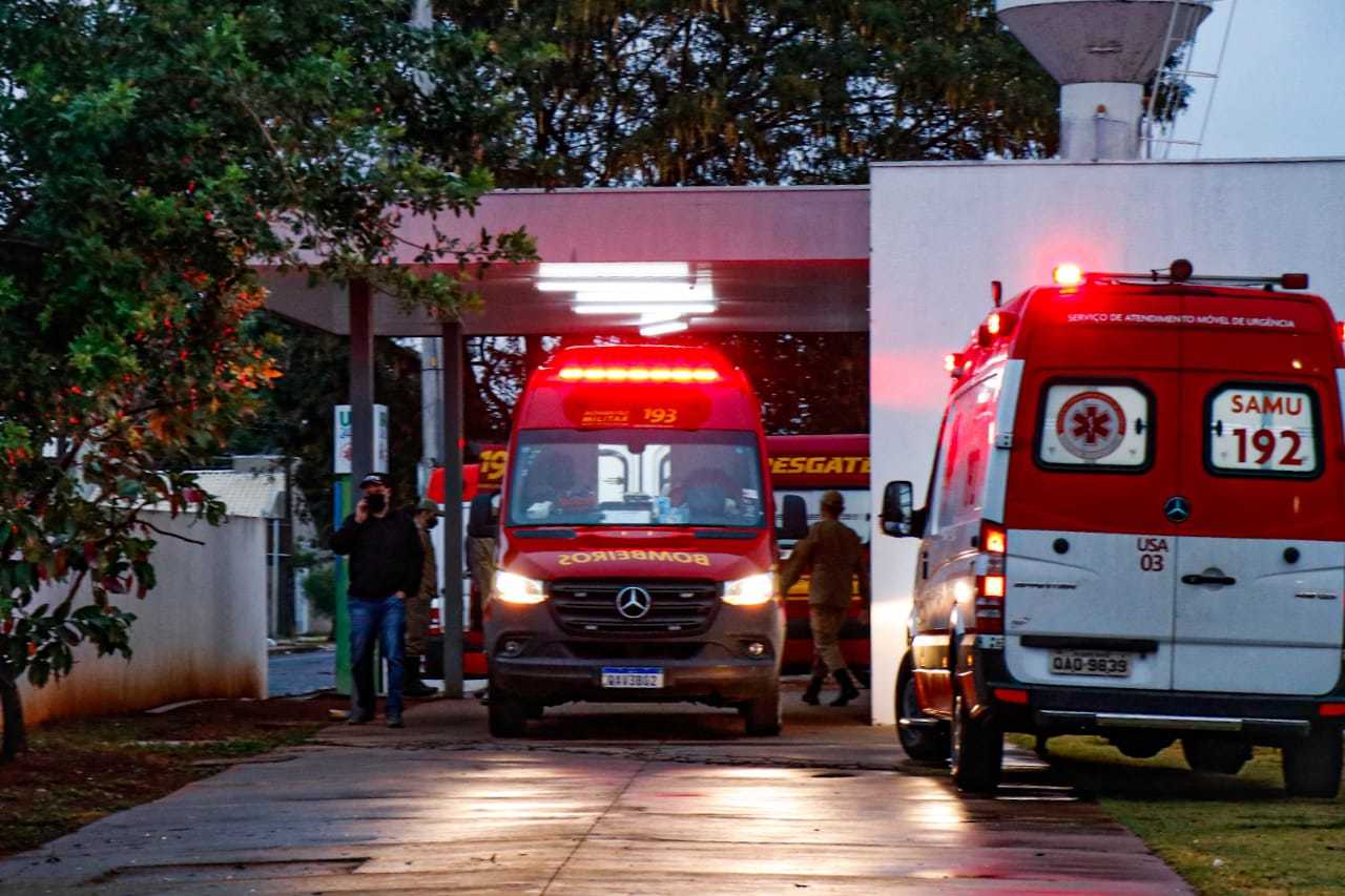 Movimenta&ccedil;&atilde;o de ambul&acirc;ncias e pessoas na UPA Leblon, para onde v&iacute;tima foi levada ap&oacute;s ser socorrida (Foto: Henrique Kawaminami)
