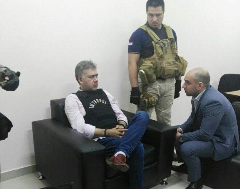 Jarvis Gimenes Pavão no dia em que foi expulso do Paraguai e entregue à PF brasileira (Foto: Arquivo)