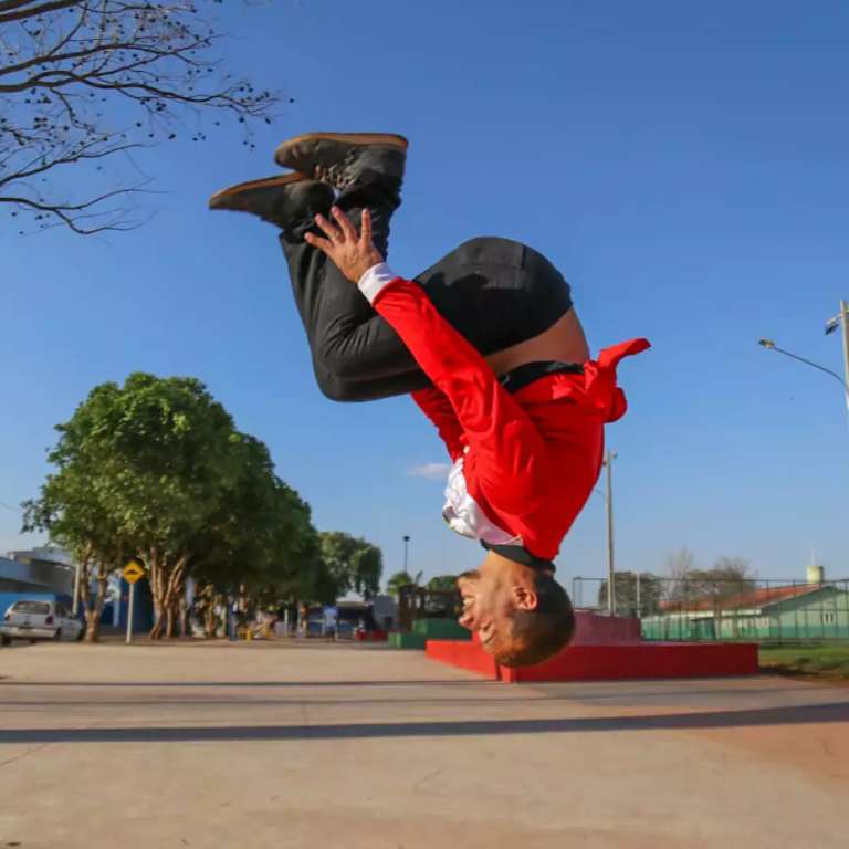Após levar 8 amigos para o balé, Lucas é o resistente da Moreninha