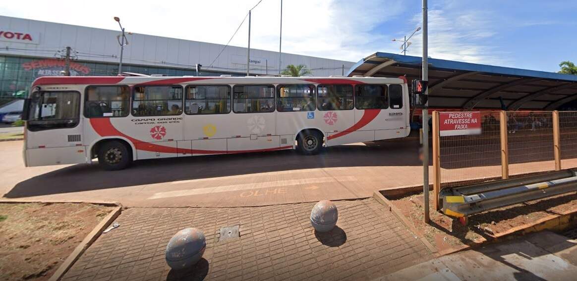 Acidente ocorreu no terminal de Hércules Maymone, em Campo Grande (Foto: Divulgação/Google Maps)