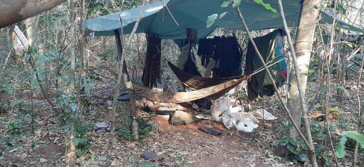 Acampamento onde estavam as duas meninas mortas por militares paraguaios (Foto: Última Hora)