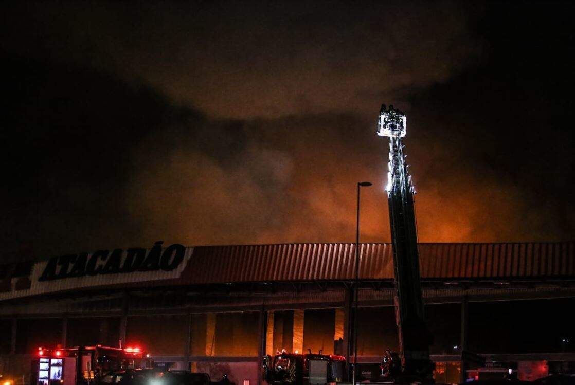 Esxada Magirus was used today to fight fires.  (Photo: Marcos Maluf)