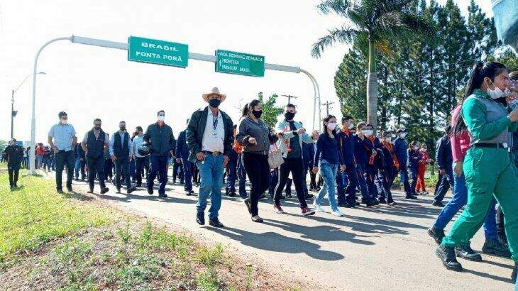 Moradores de Pedro Juan em protesto hoje (Foto: Marciano Candia/Última Hora)