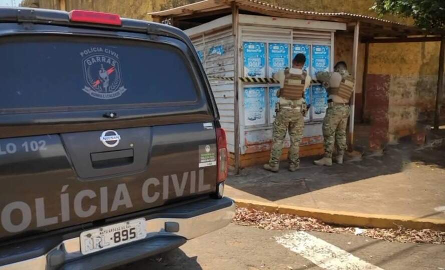 Policiais do Garras lacram uma das bancas do Jogo do Bicho em Campo Grande. (Foto: Divulgação)