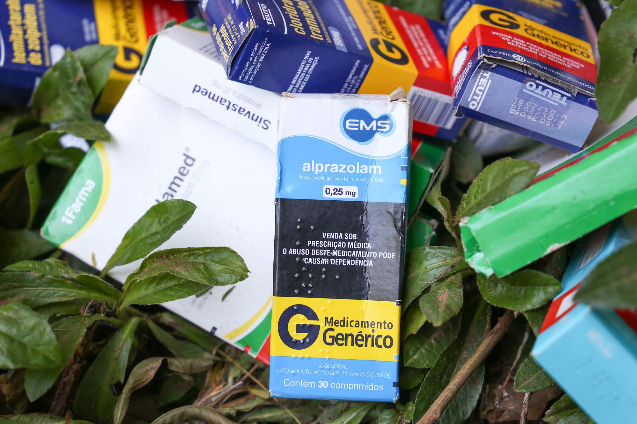 Remédios tarja preta entre as caixas. (Foto: Paulo Francis / Arquivo)