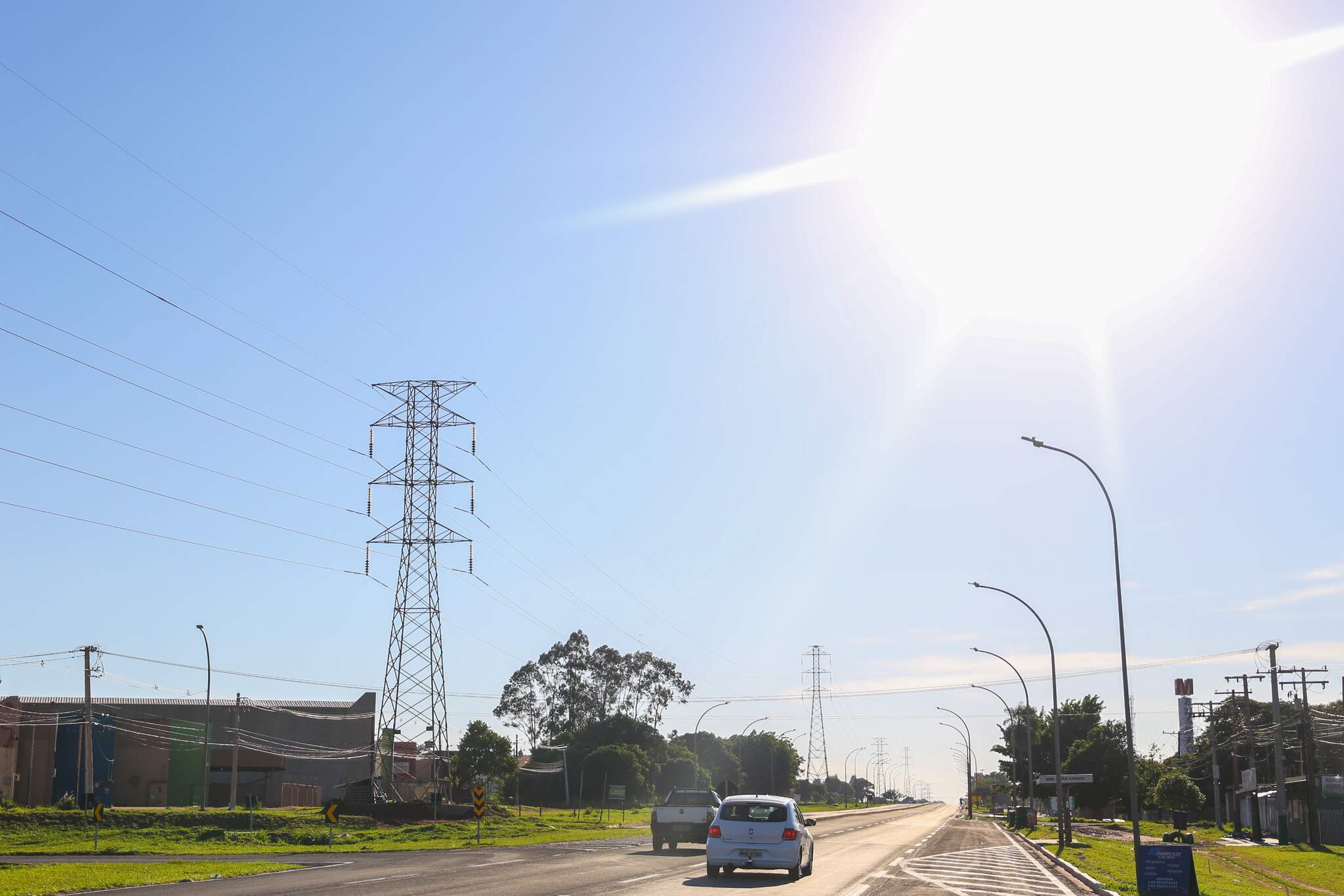 Por volta das 6h30, o sol já dava o ar da graça na capital sul-mato-grossense (Foto: Paulo Francis)