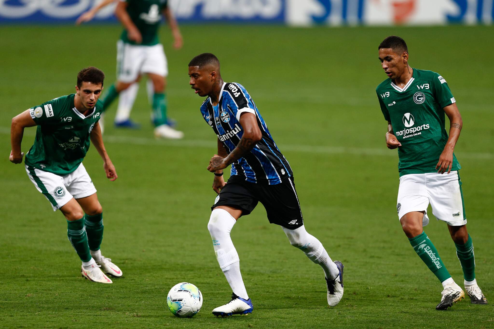 Em Jogo Atrasado Gremio Bate O Goias Em Casa E Cola Nos Lideres Do Brasileirao Esportes Campo Grande News