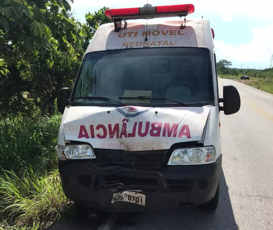 Ambulância seguia para Campo Grande quando se envolveu em acidente (Foto: PM Bodoquena)