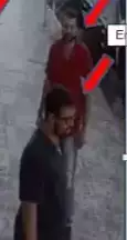 Emannuel Contis, de camisa escura, e o delegado Fernando, de camisa vermelha, em imagem de estabelecimento comercial pertencente a testemunha do crime.