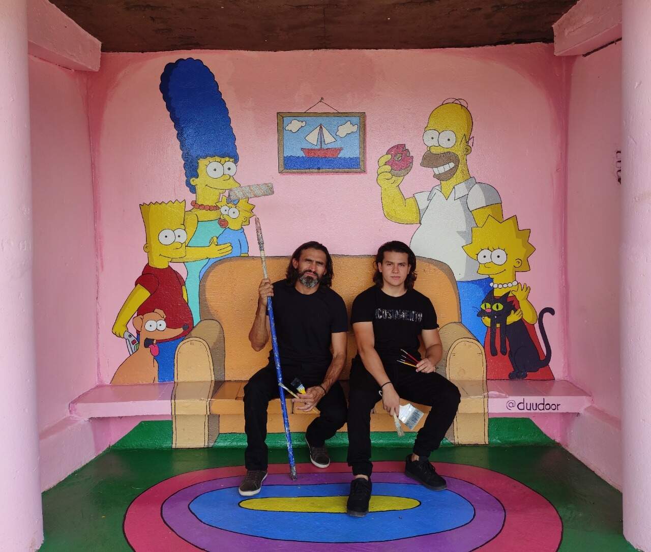 Local com pintura de Os Simpsons e sofá é o novo ponto para fotos.