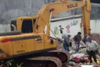 Demolição dos box, em imagem protocolada na ação pedindo indenização, acatada pela Justiça. (Foto: Reprodução do processo)