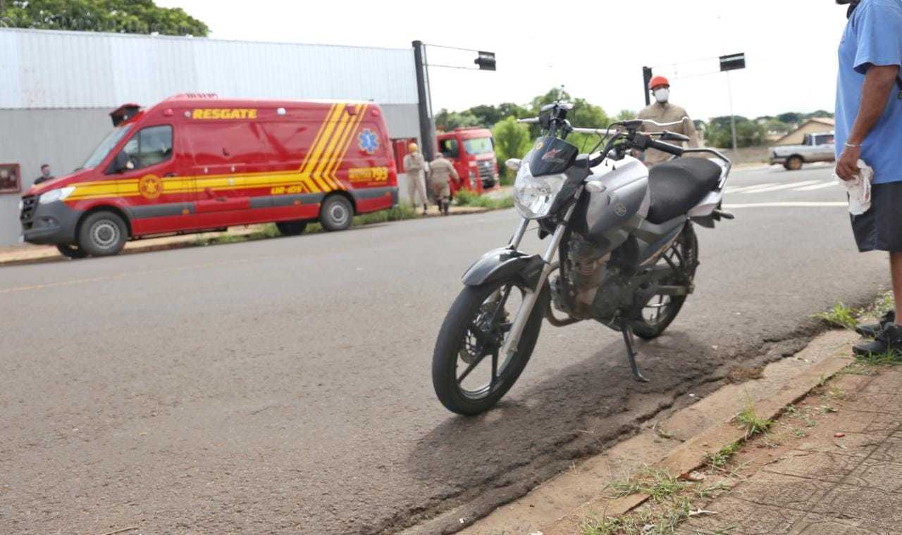Acidente aconteceu no cruzamento das ruas Eça de Queirós, esquina com 14 de Julho. (Foto: Paulo Francis)