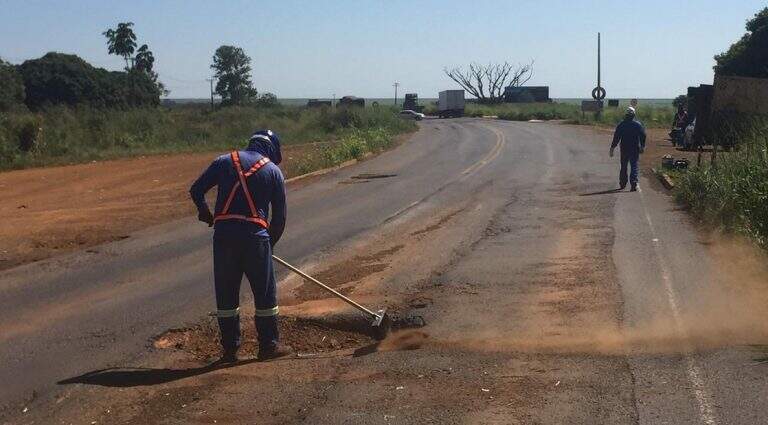 Obra de recuperação da rodovia ainda em 2020 (Foto: Ascom/GovMS/Arquivo)