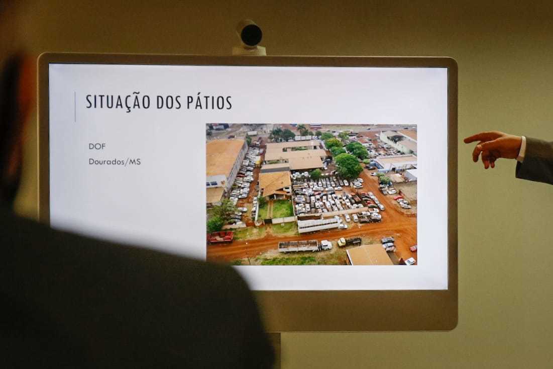Imagem exibida em reunio na Sejusp mostra ptio do Departamento de Operaes de Fronteiras em Dourados. (Foto: Henrique Kawaminami)